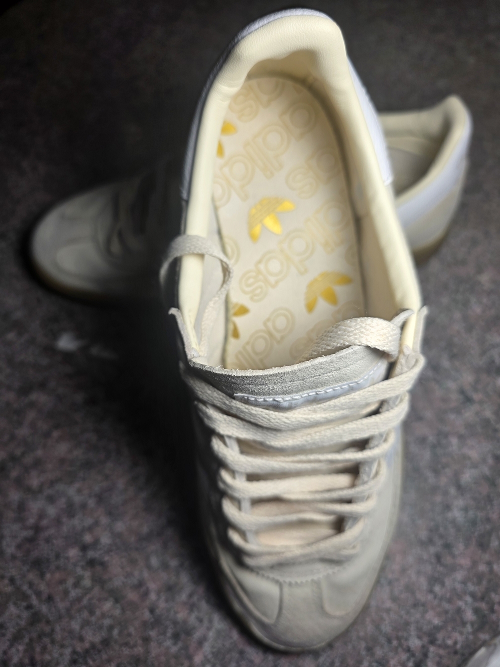 Adidas Men’s Suede Classic Trainer in Off-White - Picture 5 of 16